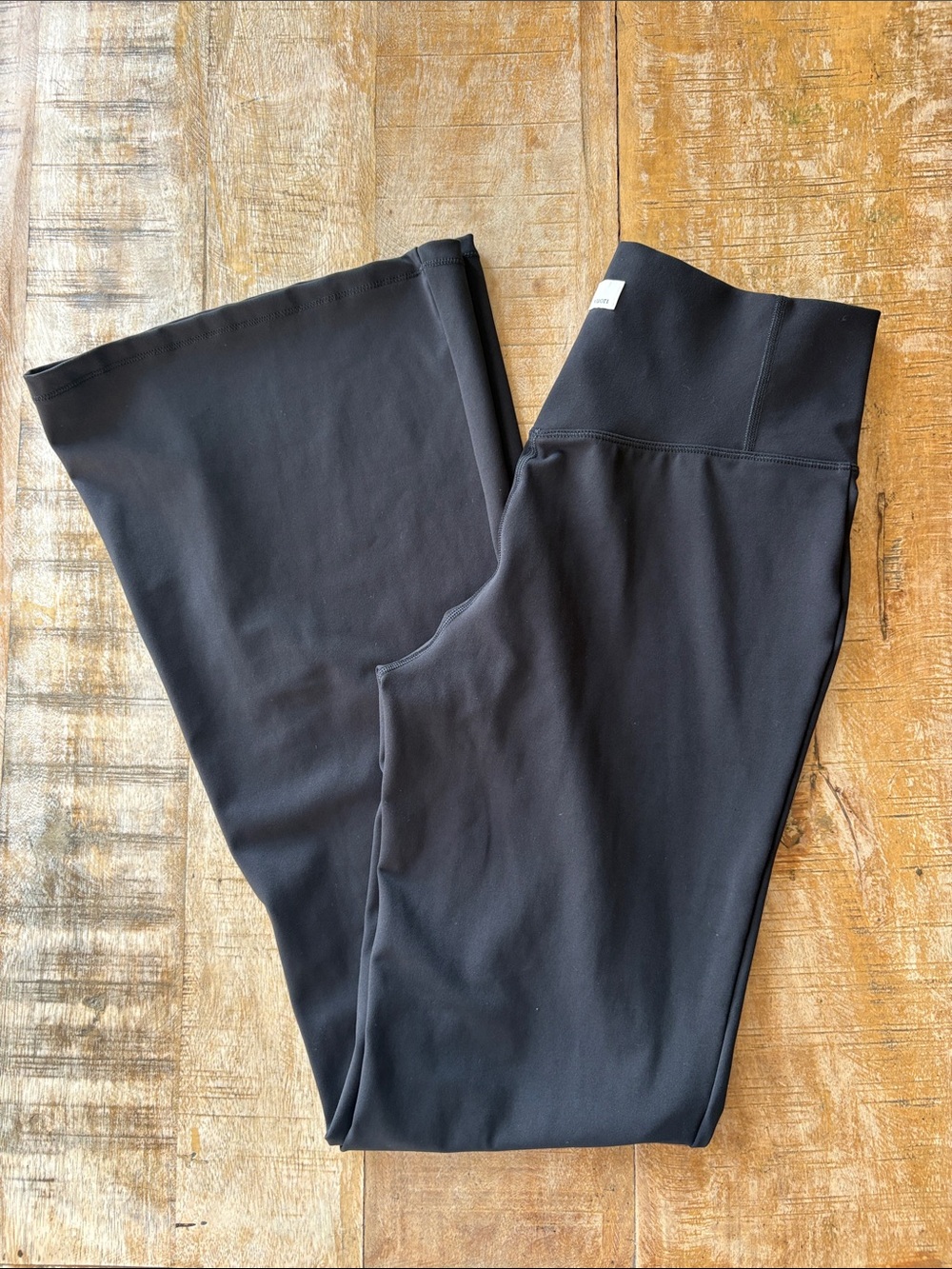 Vuori Women’s Black Flare Leggings size M
